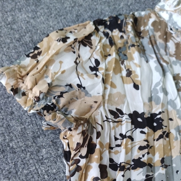 Zara Women's Ruffled Blouse - Cream and Black - Picture 8 of 13